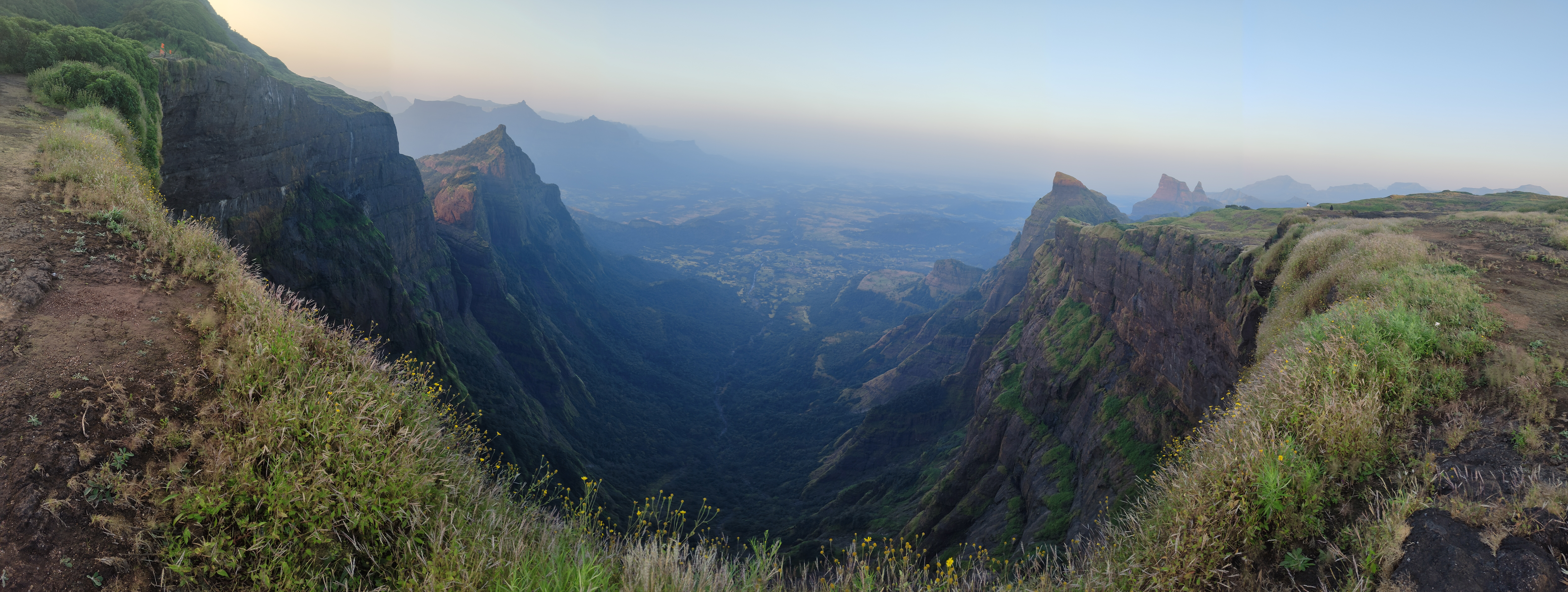Pune – Harishchandragad Flower Bloom Trek